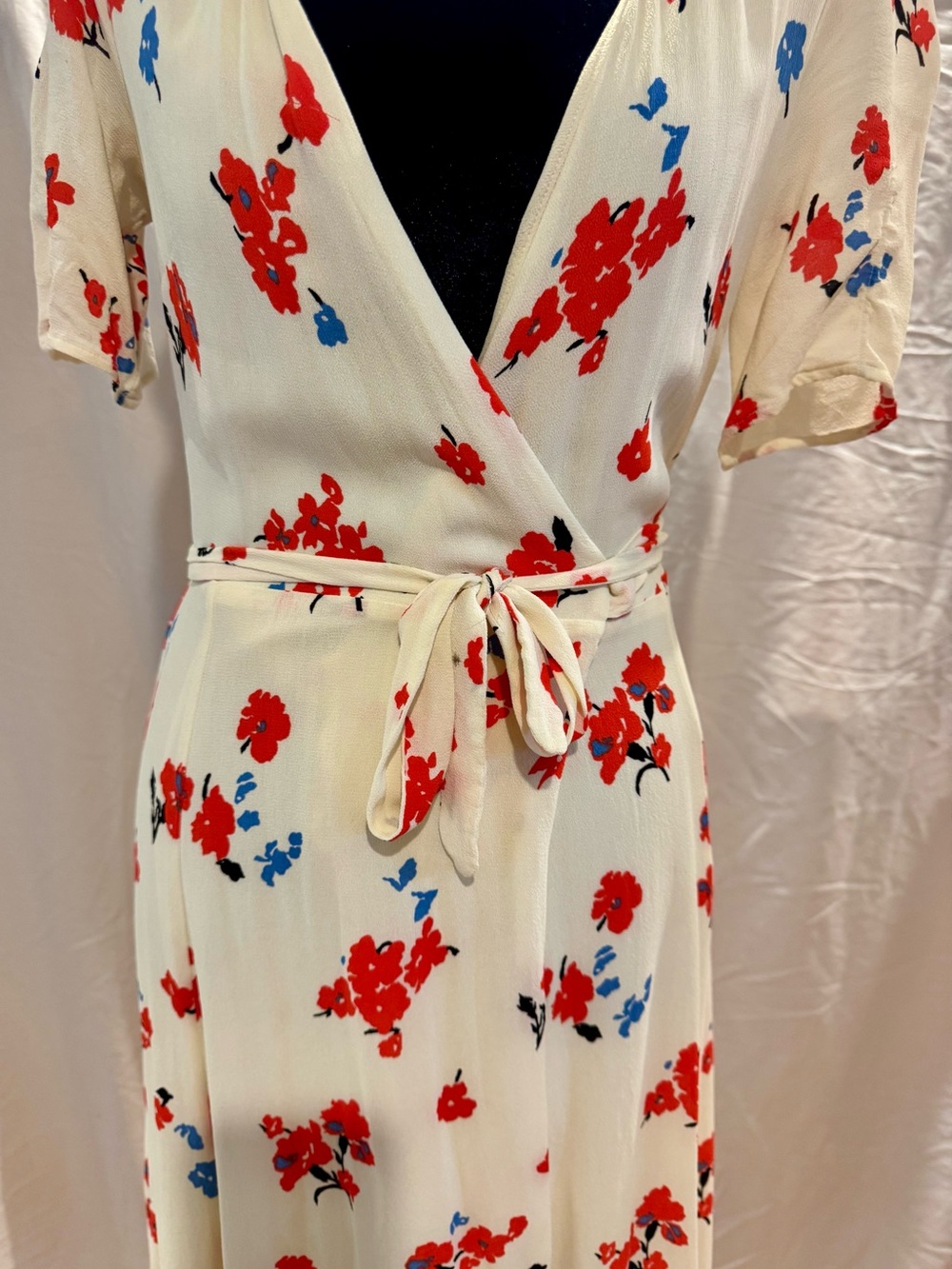 Reformation Napa Wrap Midi Dress - Picture 4 of 10